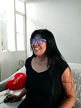 aisha latina online show from February 2026 02:39:01 PM