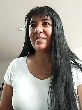 aisha latina online show from July 2026 12:55:01 PM