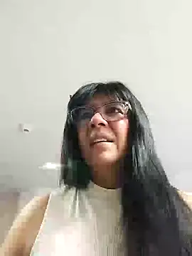 aisha latina online show from July 2026 02:29:02 PM