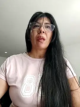 aisha latina online show from December 2025 03:33:02 PM