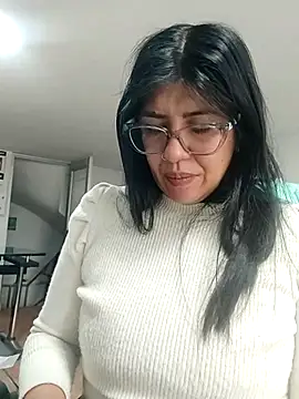 aisha latina online show from April 2026 02:18:02 PM