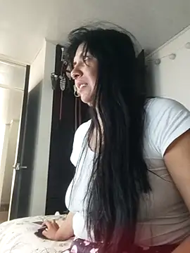 aisha latina online show from May 2026 05:07:02 PM