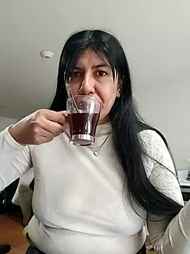 aisha latina online show from April 2026 02:24:01 PM