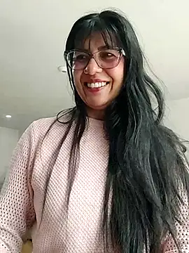 aisha latina online show from November 2025 02:01:01 PM