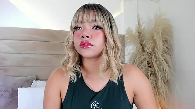 Snapshot of ValerieDiaz_ chatting on October 2025 12:26:02 PM ValerieDiaz online show from October 2025 12:26:02 PM