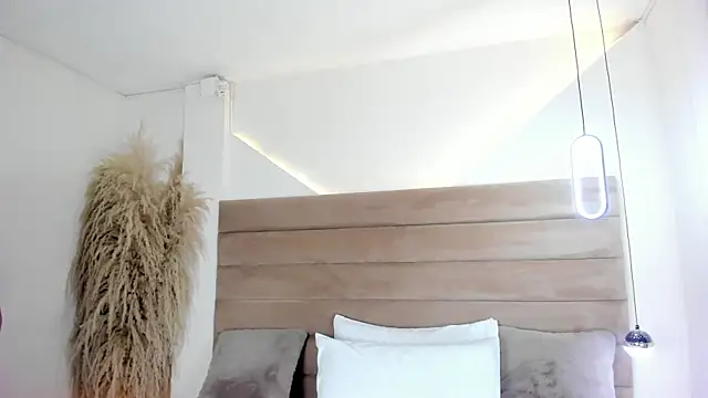 Snapshot of ValerieDiaz_ chatting on September 2025 12:16:01 PM ValerieDiaz online show from September 2025 12:16:01 PM