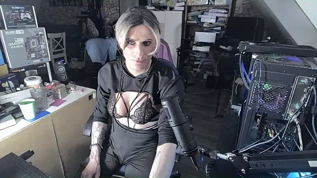 Snapshot of Manu3li chatting on December 2024 01:18:01 AM Manu3li online show from December 2024 01:18:01 AM