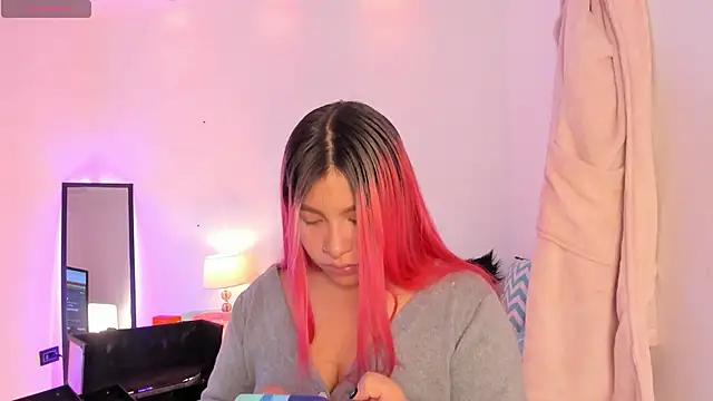 SophieRossi online show from November 2025 03:32:01 AM