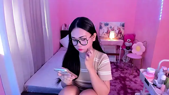 Snapshot of Vivorey_Leighn chatting on December 2024 02:19:02 AM Vivorey Leighn online show from December 2024 02:19:02 AM