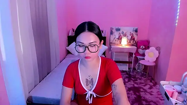 Snapshot of Vivorey_Leighn chatting on December 2024 12:19:01 AM Vivorey Leighn online show from December 2024 12:19:01 AM