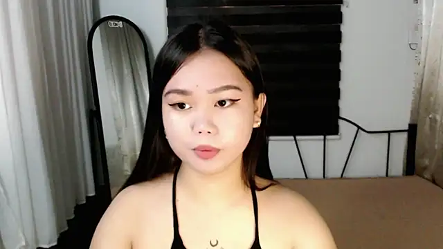Snapshot of Vivorey_Leighn chatting on November 2025 12:15:02 PM Vivorey Leighn online show from November 2025 12:15:02 PM
