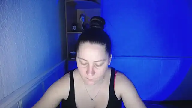 JosieJun  online show from October 2025 06:18:01 PM