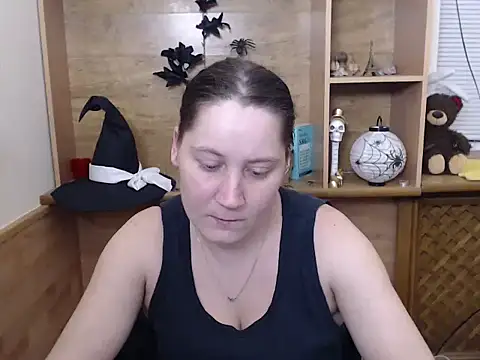 JosieJun  online show from November 2025 05:57:01 PM