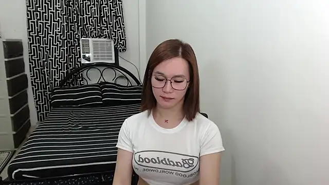 Snapshot of AmazingLuchie chatting on March 2025 05:40:01 AM AmazingLuchie online show from March 2025 05:40:01 AM