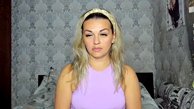 Snapshot of NicoletMoore chatting on September 2025 07:20:02 PM NicoletMoore online show from September 2025 07:20:02 PM