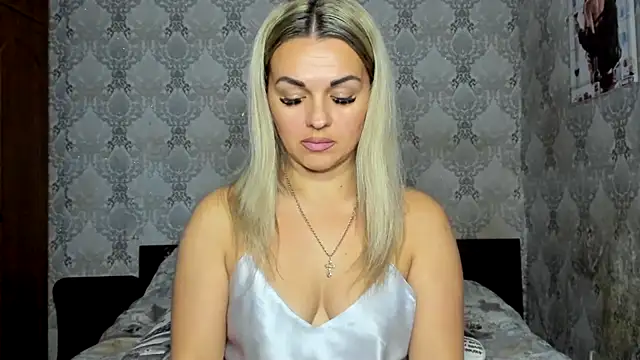 Snapshot of NicoletMoore chatting on November 2025 06:58:01 PM NicoletMoore online show from November 2025 06:58:01 PM