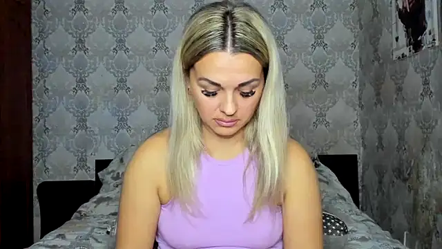 Snapshot of NicoletMoore chatting on November 2025 07:41:02 PM NicoletMoore online show from November 2025 07:41:02 PM