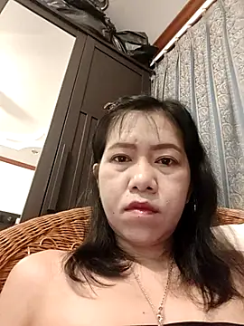 Snapshot of Little_suzy5 chatting on November 2025 07:28:01 PM Little suzy5 online show from November 2025 07:28:01 PM