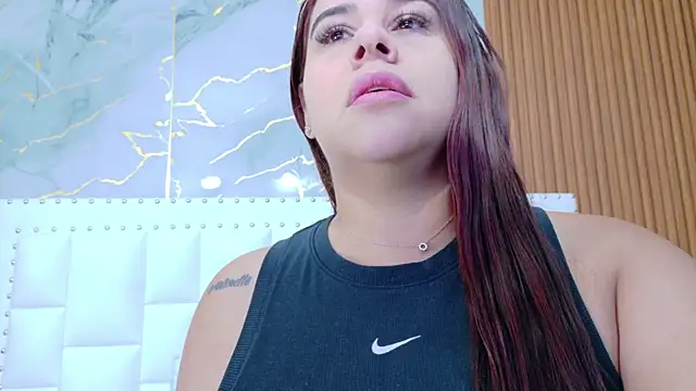 IrresistibleMilf online show from October 2025 12:18:01 PM