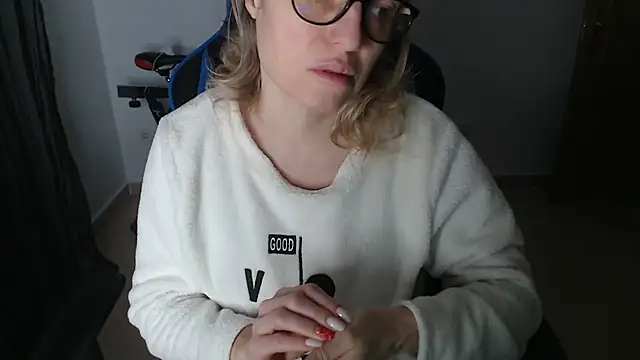 LARACRUZ30 online show from February 2026 06:46:01 AM