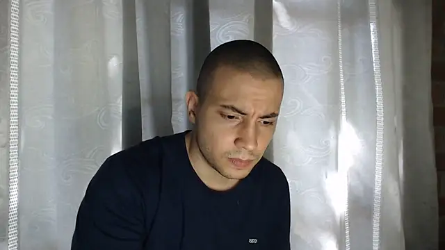 Armando 2002 online show from November 2025 05:50:01 PM