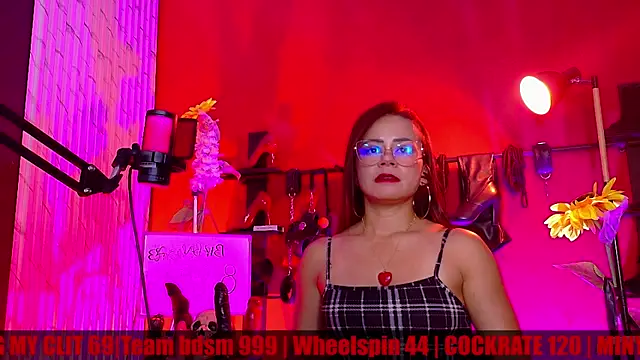 Snapshot of MistressSlut1 chatting on April 2026 02:51:02 PM MistressSlut1 online show from April 2026 02:51:02 PM