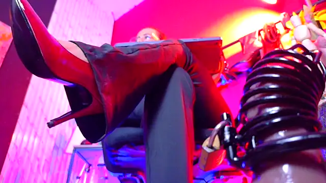 Snapshot of MistressSlut1 chatting on April 2026 11:17:01 AM MistressSlut1 online show from April 2026 11:17:01 AM