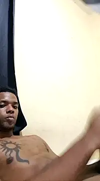 Snapshot of darwin1700 chatting on February 2025 05:20:01 AM darwin1700 online show from February 2025 05:20:01 AM