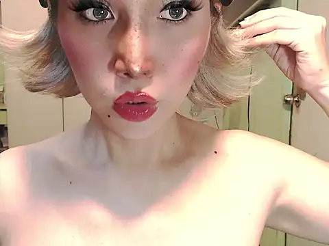 Ezradeliciosa online show from May 2026 02:05:02 AM