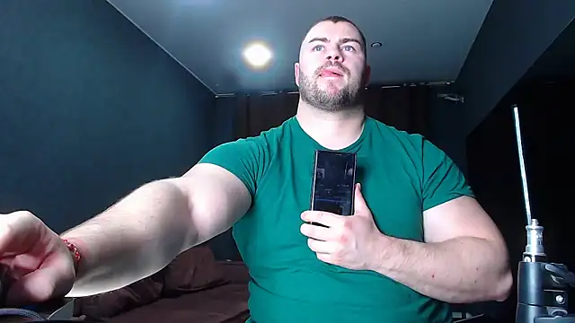 Snapshot of muscularjohnforuX chatting on February 2025 05:40:02 PM muscularjohnforuX online show from February 2025 05:40:02 PM