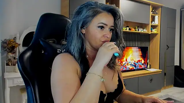 Claire95  online show from October 2025 06:52:02 PM