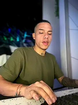 Snapshot of BestMasterForYou chatting on December 2024 09:45:01 AM BestMasterForYou online show from December 2024 09:45:01 AM