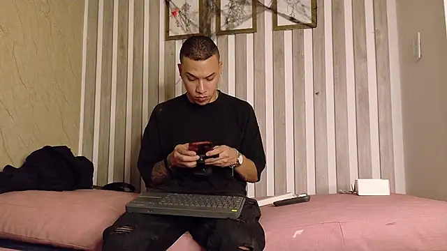 Snapshot of BestMasterForYou chatting on October 2025 04:43:01 AM BestMasterForYou online show from October 2025 04:43:01 AM