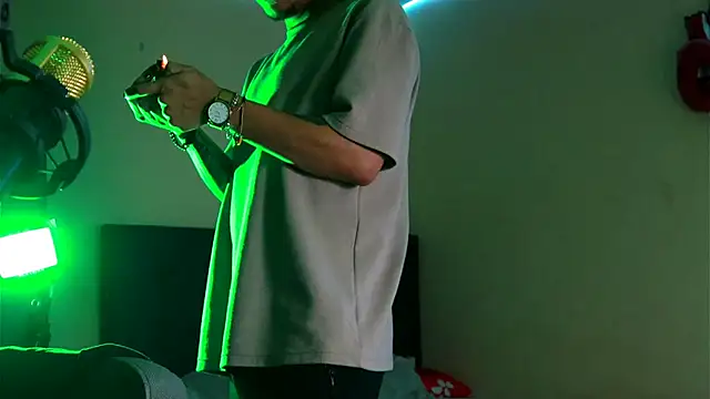 Snapshot of BestMasterForYou chatting on November 2025 08:13:01 AM BestMasterForYou online show from November 2025 08:13:01 AM