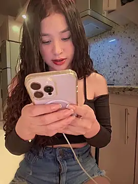 bella parisi online show from February 2025 08:07:01 AM