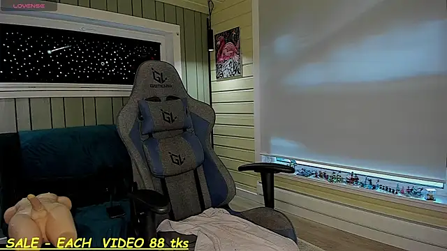 Snapshot of SandyChris chatting on December 2025 09:15:02 AM SandyChris online show from December 2025 09:15:02 AM