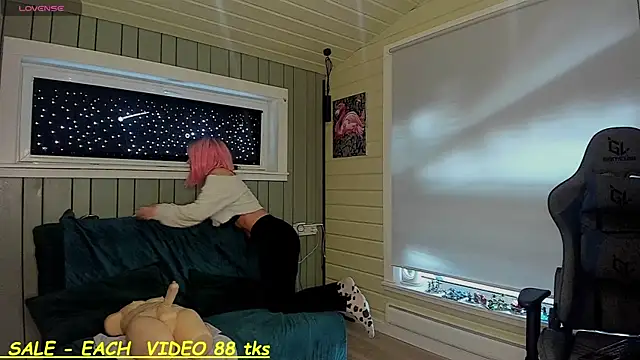 Snapshot of SandyChris chatting on November 2025 10:19:02 AM SandyChris online show from November 2025 10:19:02 AM