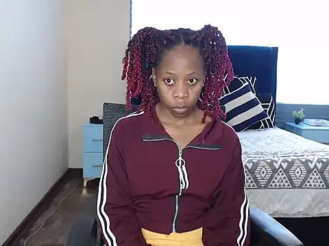 QUEENMANDYY online show from June 2026 06:18:02 AM