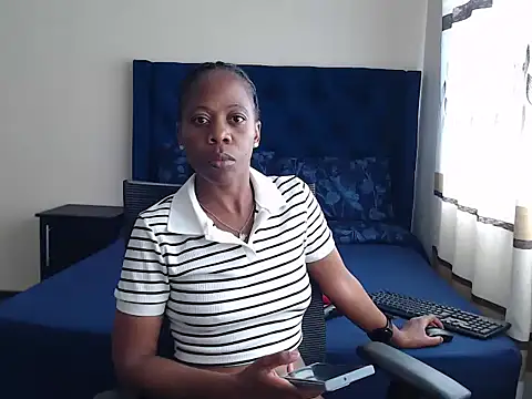 QUEENMANDYY online show from February 2026 06:33:02 AM