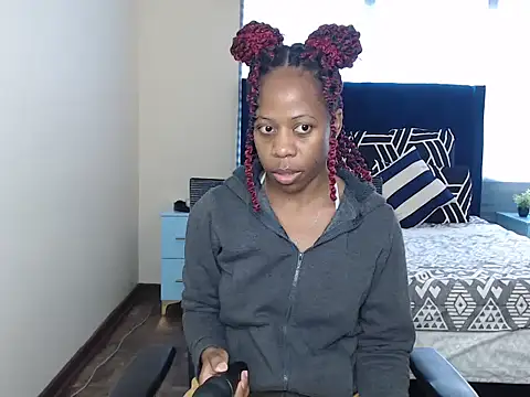 QUEENMANDYY online show from June 2026 06:08:01 AM