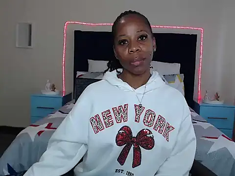 QUEENMANDYY online show from April 2026 06:29:02 AM