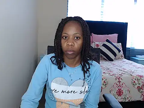 Snapshot of QUEENMANDYY chatting on May 2026 06:33:01 AM QUEENMANDYY online show from May 2026 06:33:01 AM
