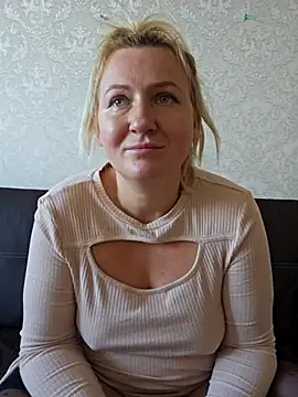 Snapshot of Marushka chatting on October 2025 09:25:01 AM Marushka online show from October 2025 09:25:01 AM