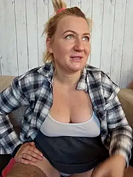 Snapshot of Marushka chatting on September 2025 07:03:01 AM Marushka online show from September 2025 07:03:01 AM
