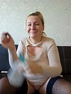 Snapshot of Marushka chatting on October 2025 06:06:01 AM Marushka online show from October 2025 06:06:01 AM