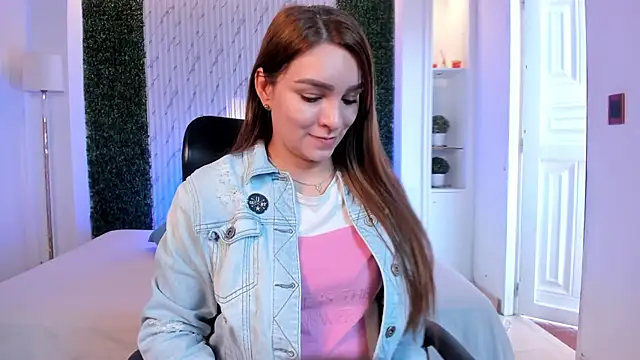 miataylorr1 online show from October 2025 12:13:02 PM