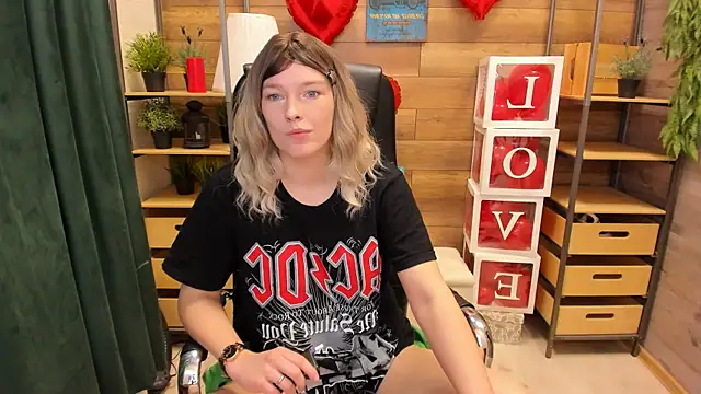Snapshot of _fiona_Love chatting on February 2025 08:38:02 PM  fiona Love online show from February 2025 08:38:02 PM