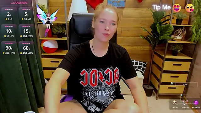 Snapshot of _fiona_Love chatting on October 2025 08:43:01 PM  fiona Love online show from October 2025 08:43:01 PM