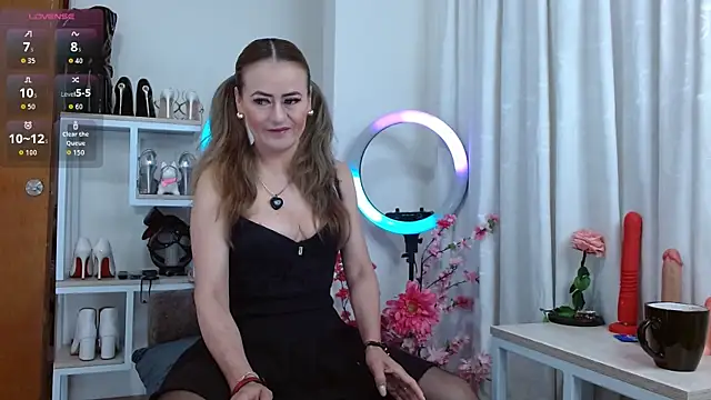 magenta maturr online show from September 2025 01:33:01 PM