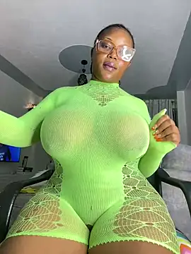 Snapshot of Hyra_Ari chatting on February 2025 06:31:01 PM Hyra Ari online show from February 2025 06:31:01 PM
